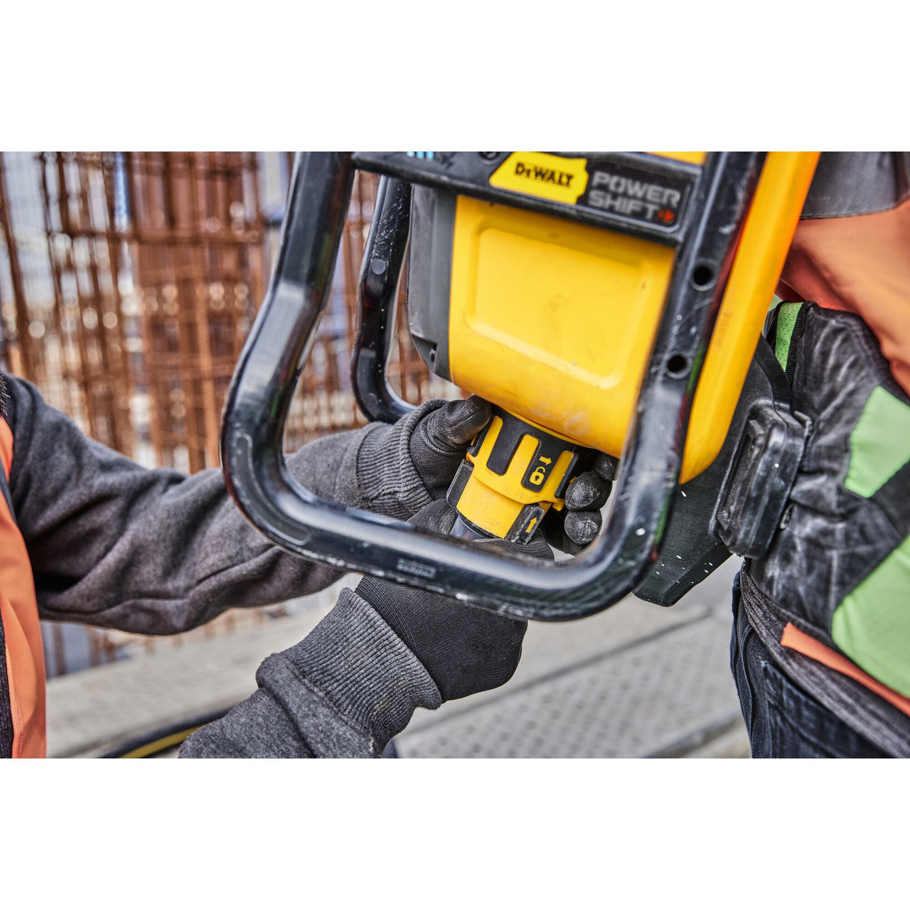 DEWALT DCPS310AG2, Concrete Vibrator - Backpack - Kit