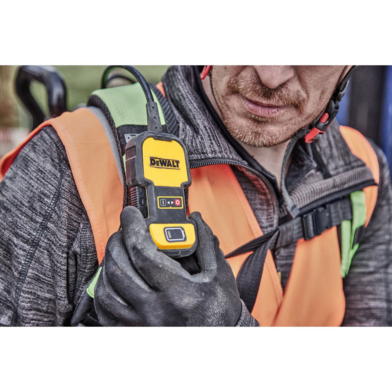 DEWALT DCPS310AG2, Concrete Vibrator - Backpack - Kit