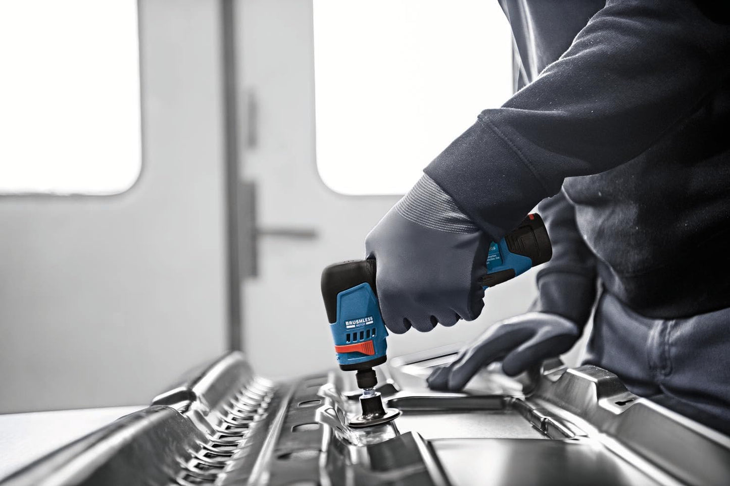 Bosch GWG12V-20SB23, 1/4" Right Angle Die Grinder Kit with 2x 3Ah Batteries
