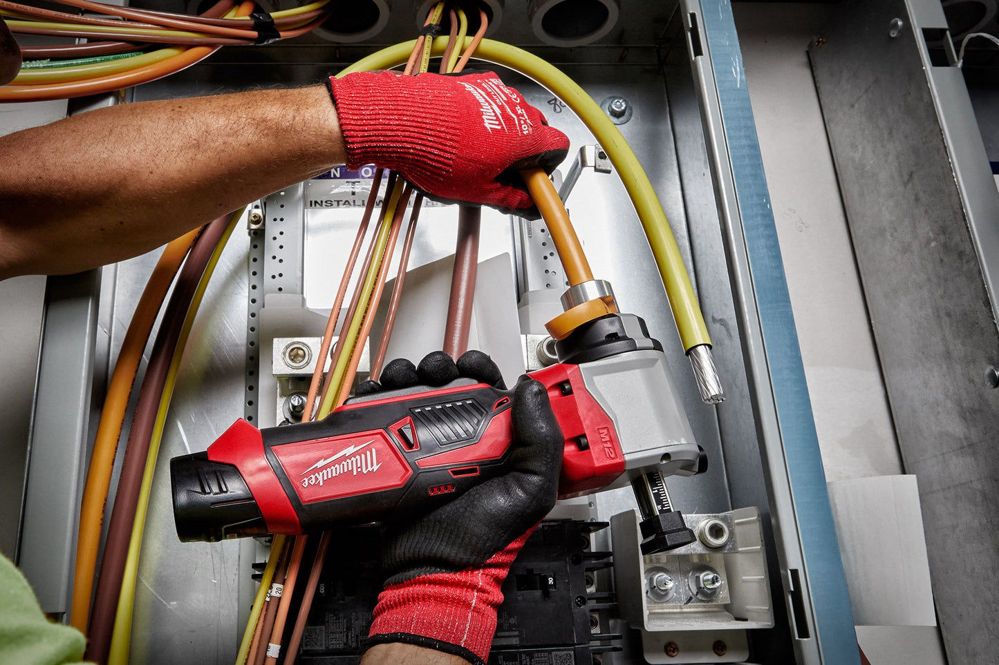 Milwaukee 2435CU-21S, M12 Cable Stripper Kit with 17 Cu THHN / XHHW Bushings