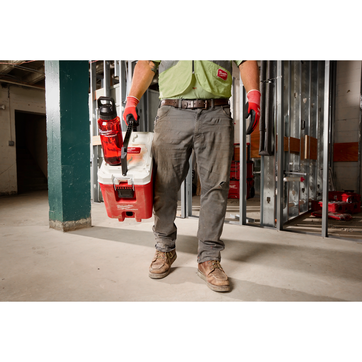 Milwaukee 48-22-8373R, PACKOUT™ 48oz Bottle with Chug Lid (Red)