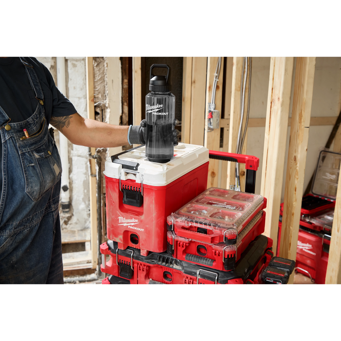 Milwaukee 48-22-8373B, PACKOUT™ 48oz Bottle with Chug Lid (Black)