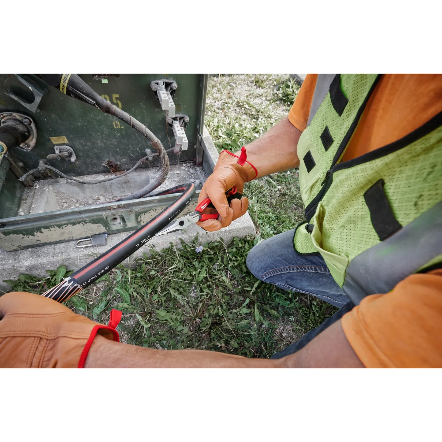 Milwaukee MT555, 8" LONG NOSE COMFORT GRP PLIERS USA