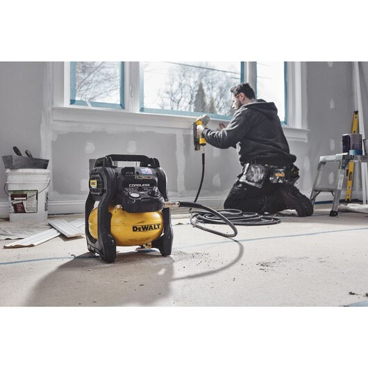 DEWALT DCC2520T1, 20V MAX* 2-1/2 GAL. BRUSHLESS CORDLESS AIR COMPRESSOR KIT