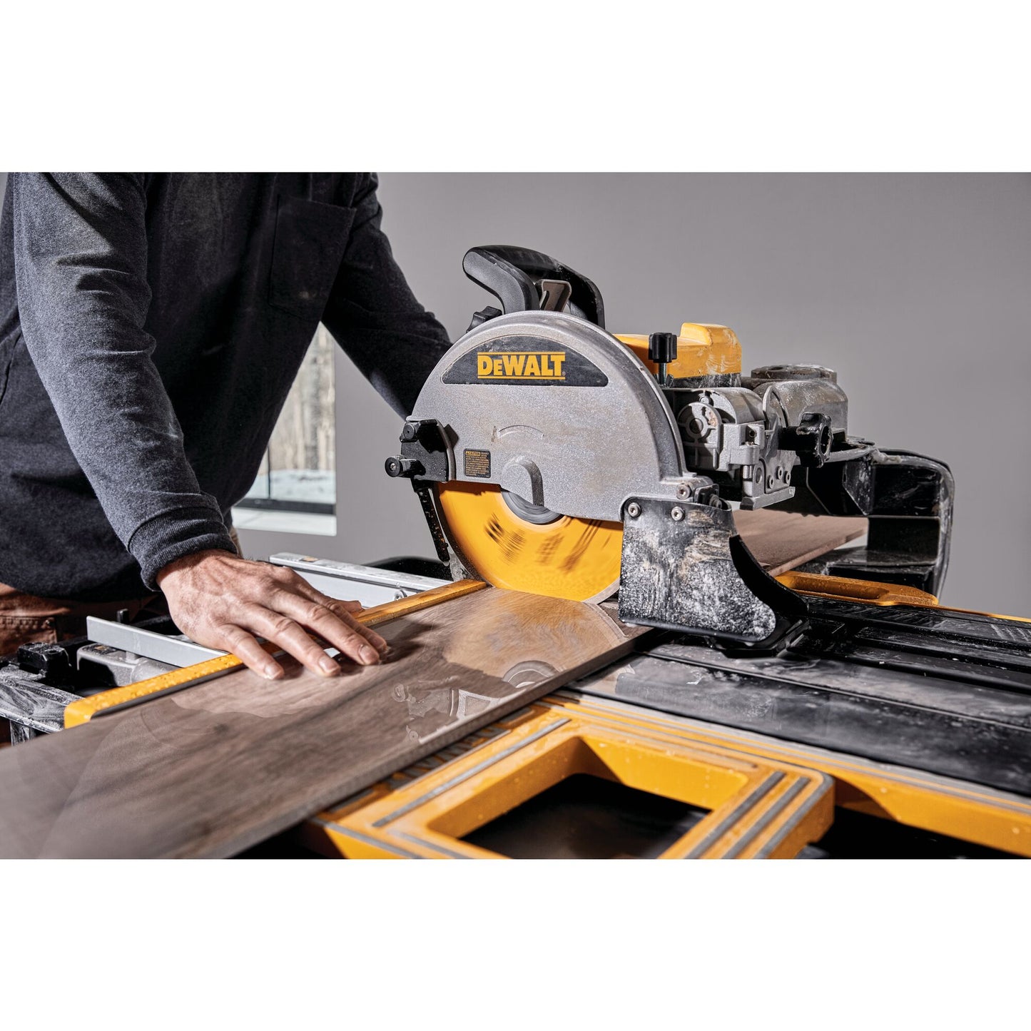 DEWALT D36000S, 10'' Wet Tile Saw with Stand High Capacity