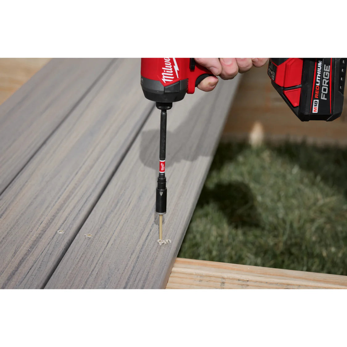 Milwaukee 48-32-7904, SHOCKWAVE™ Impact Duty Screw-Holding Bit Holder 6"