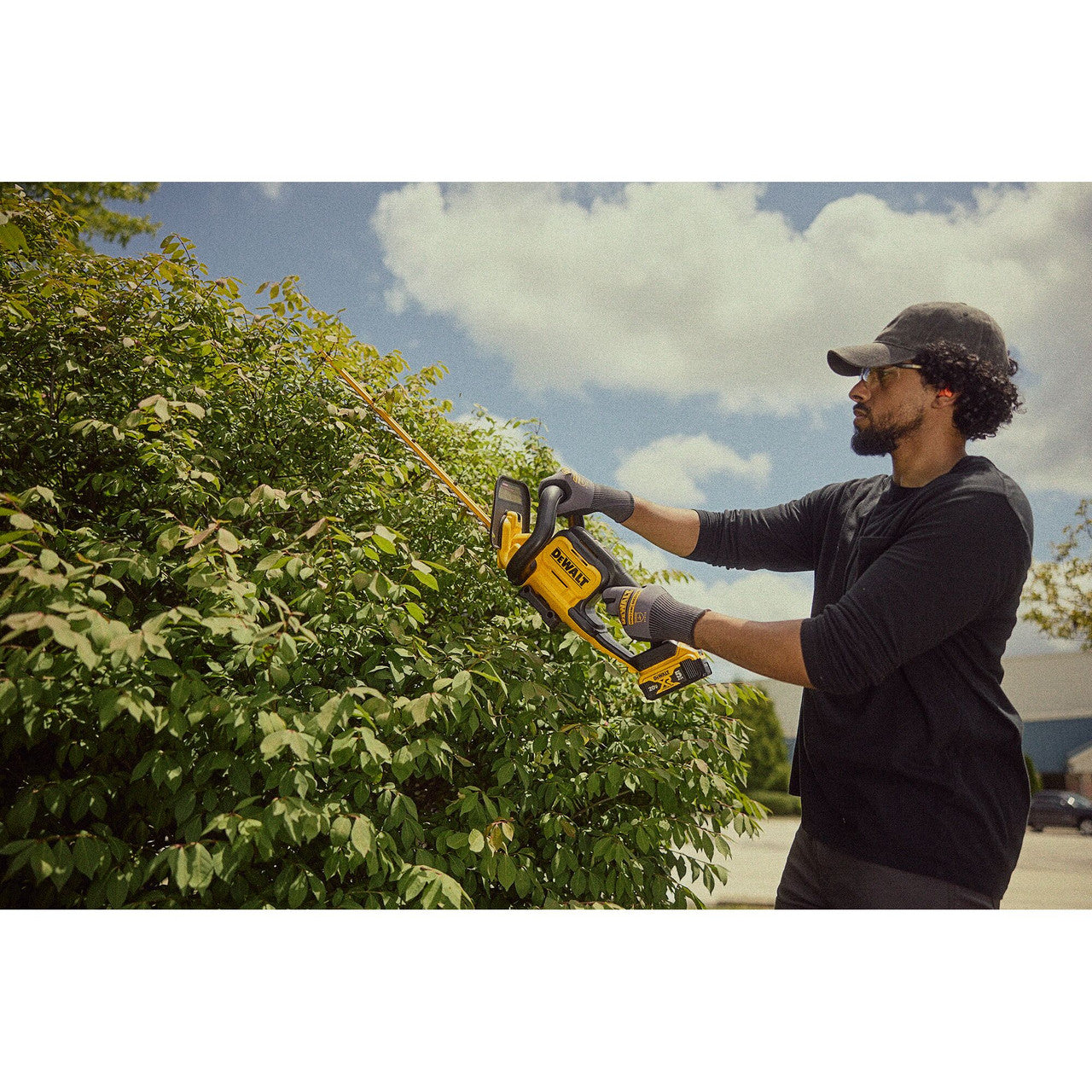 DEWALT DCHT821B, 20V Hedge Trimmer Hedge Sweep (Tool Only)
