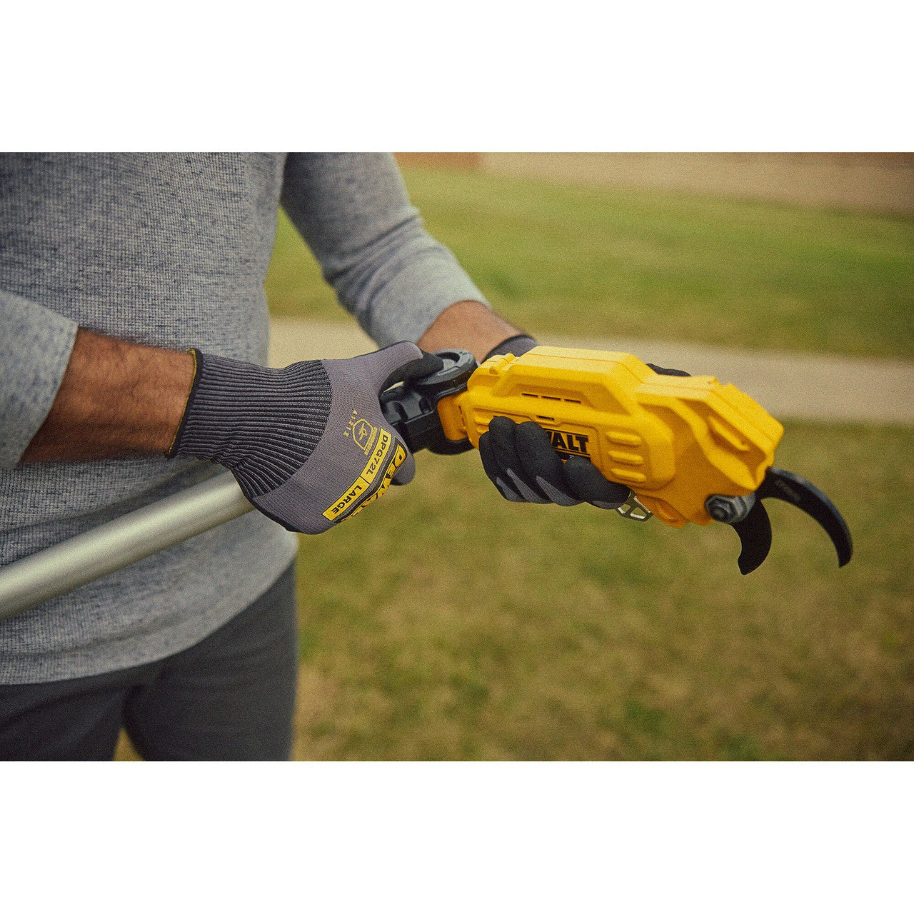 DEWALT DCPPR320D1, 20V Pole Pruner Kit W/2.0Ah