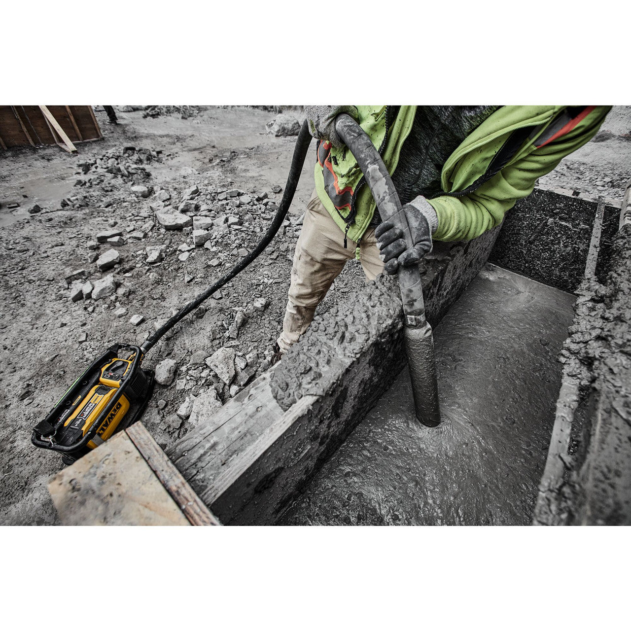 DEWALT DCPS320AG2, Concrete Vibrator - Powerpack - Kit