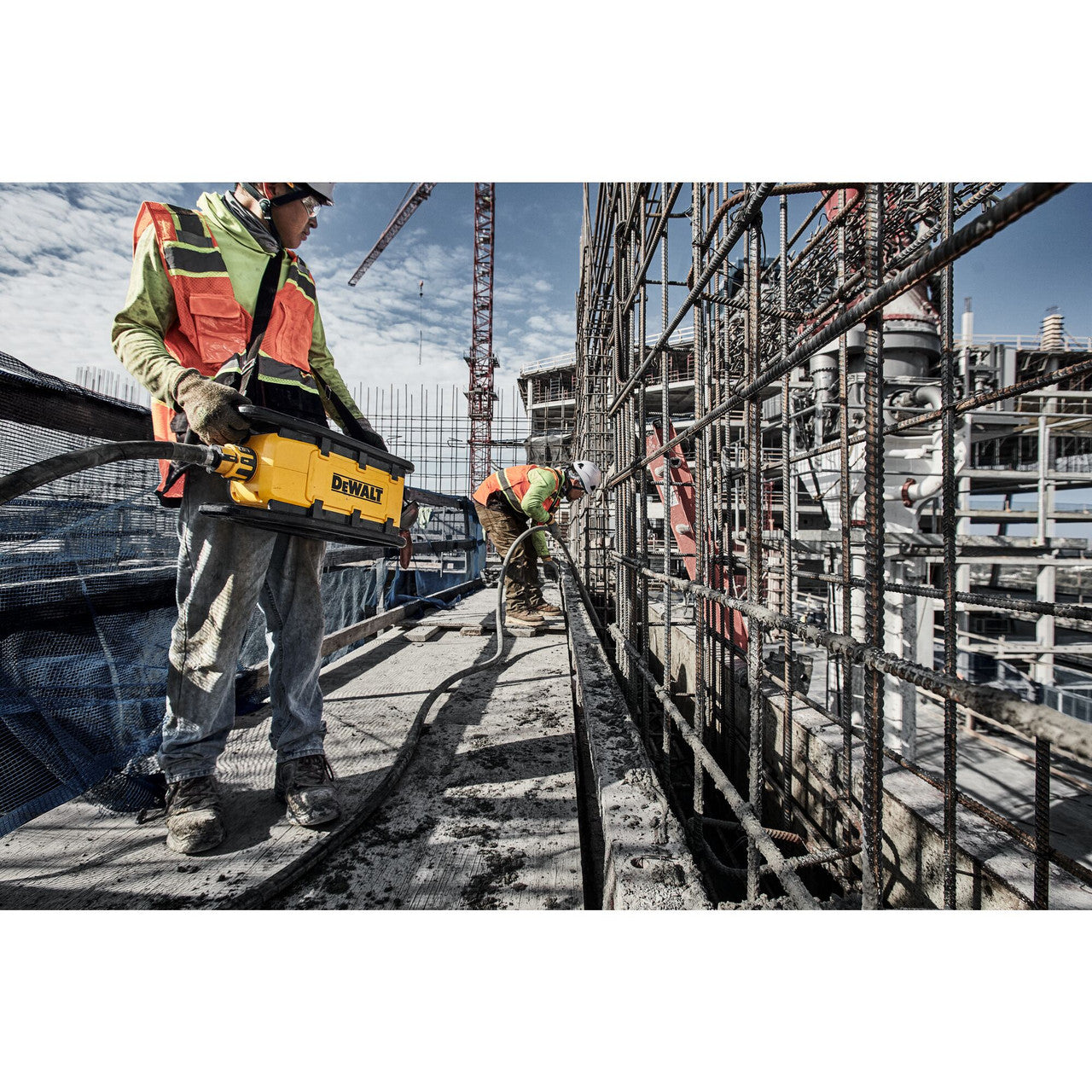 DEWALT DCPS320AG2, Concrete Vibrator - Powerpack - Kit