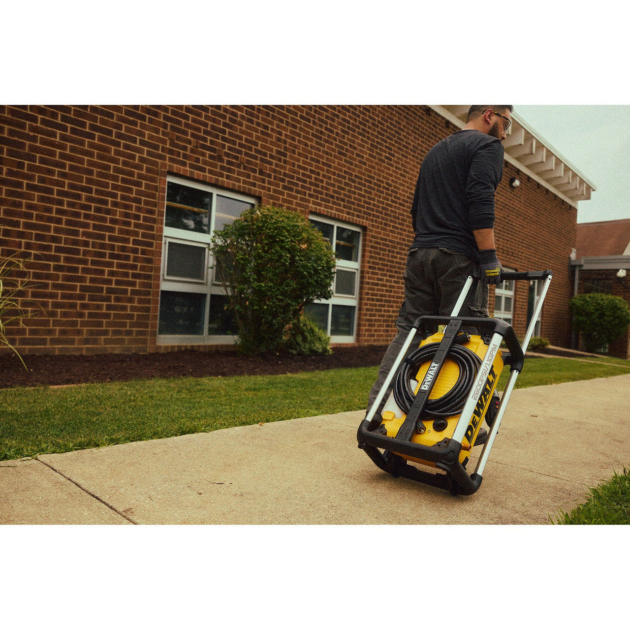 DEWALT DWPW2600, 2600PSI 13 Amp Electric Cold Water Jobsite Pressure Washer