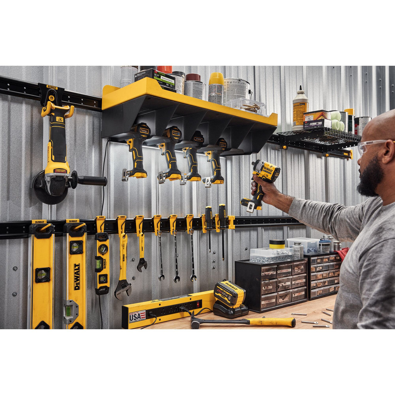 DEWALT DWST98280, 25In Magnetic Led Strip Light