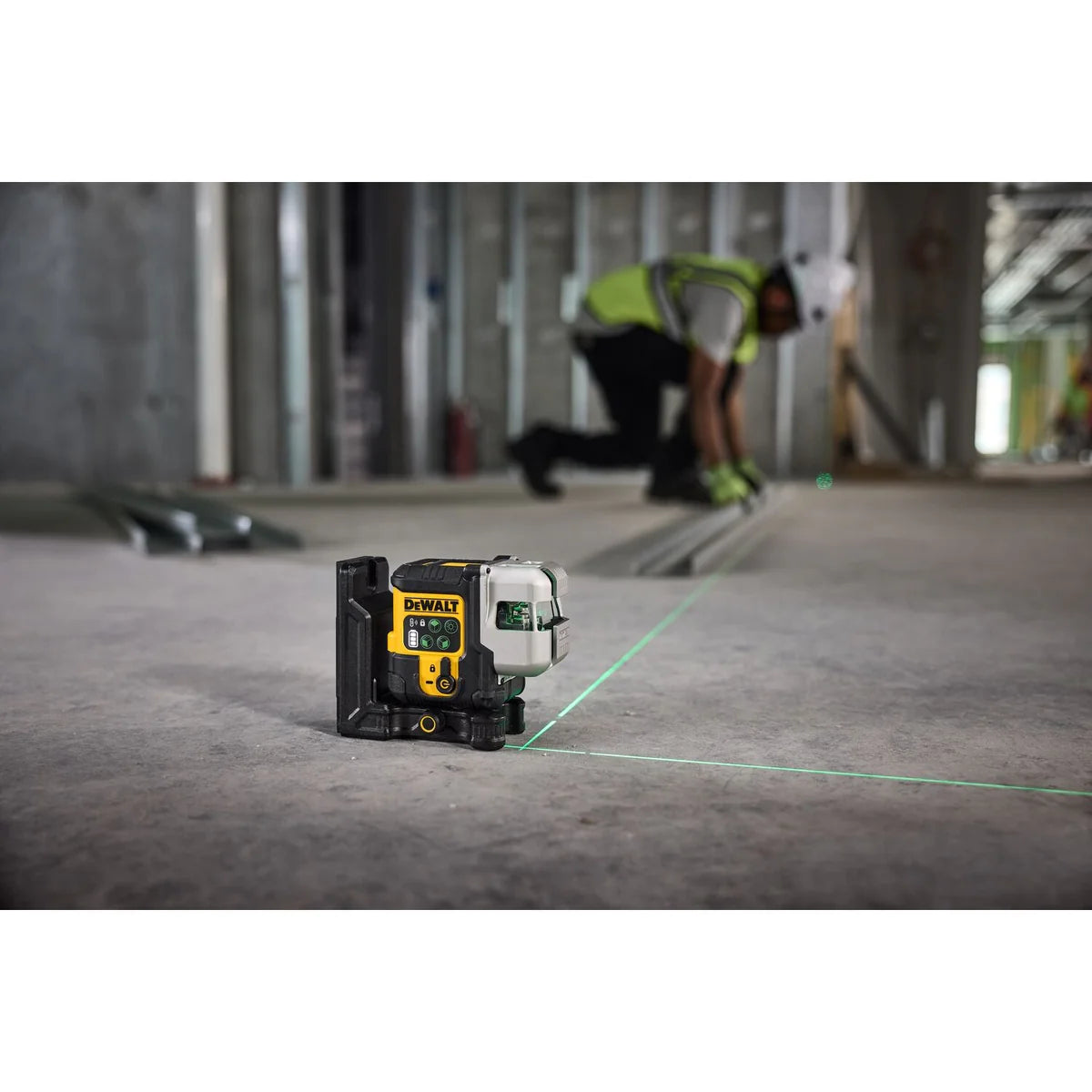 DEWALT DCLE14301GB, USB Rechargeable Green 3X180° Line Laser Base Kit