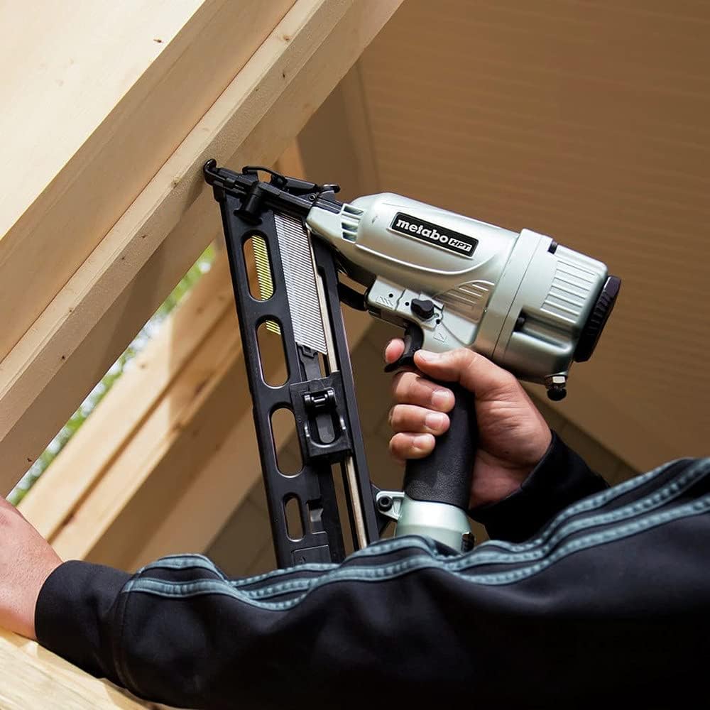 Metabo HPT NT65MA4, 2-1/2" 15ga Angled Finish Nailer with Air Duster
