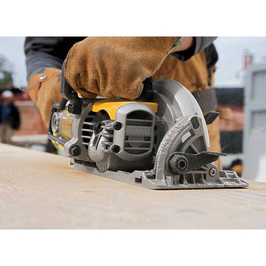 DEWALT DWS535, 7-1/4'' Worm Drive Circular Saw