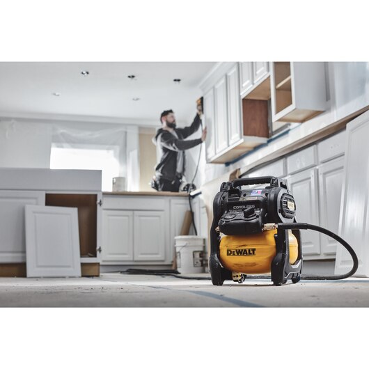 DEWALT DCC2520T1, 20V MAX* 2-1/2 GAL. BRUSHLESS CORDLESS AIR COMPRESSOR KIT