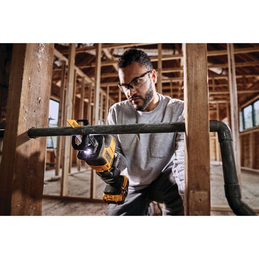 DEWALT DCS369P1, Atomic 20V MAX Cordless Brushless One-Handed Reciprocating Saw Kit