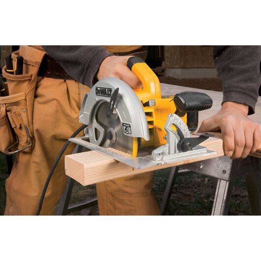 DEWALT DWE575SB, 7-1/4'' Lightweight Circular Saw w/Electric Brake