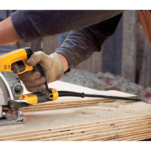DEWALT DWS535, 7-1/4'' Worm Drive Circular Saw