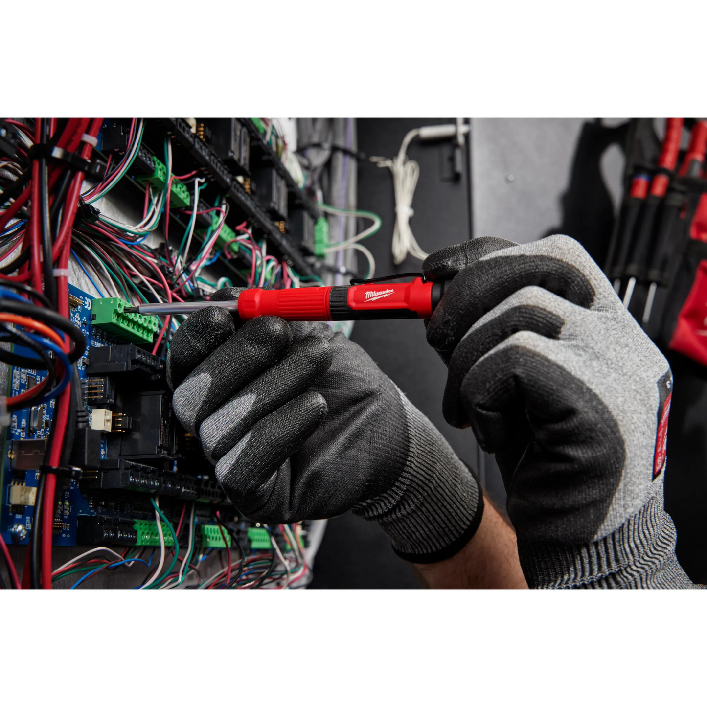 Milwaukee 48-22-2932, 4-in-1 Pocket Precision Multi-Bit Screwdriver