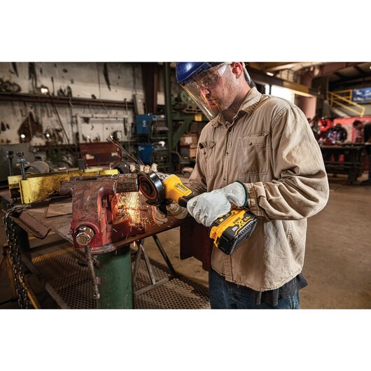 DEWALT DCG413R2, 20V MAX XR 4-1/2'' Paddle Switch Small Angle Grinder Kit w/Kickback Brake (6.0 Ah)