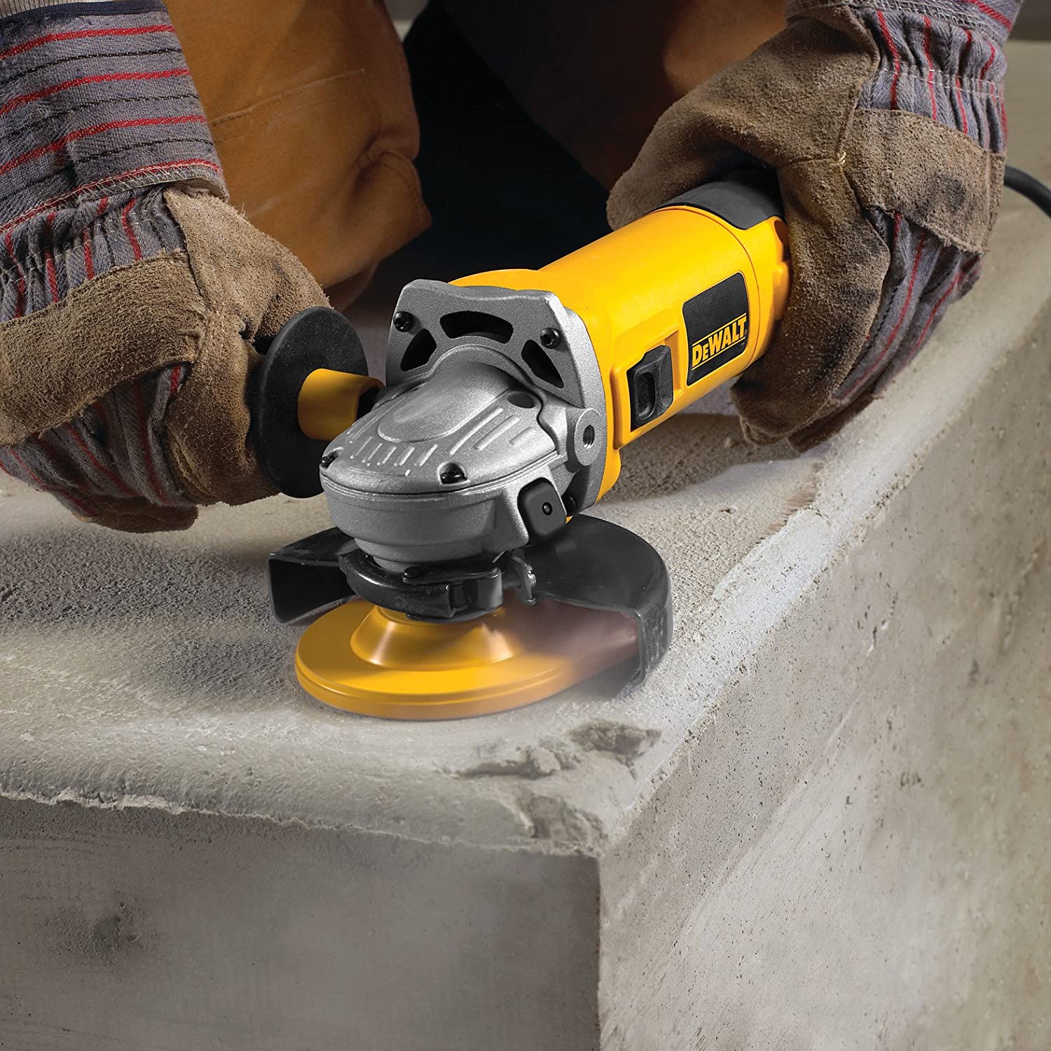 DEWALT D28131, 4-1/2'' (115 mm) / 5'' (125 mm) High Performance Grinder with Slide Switch