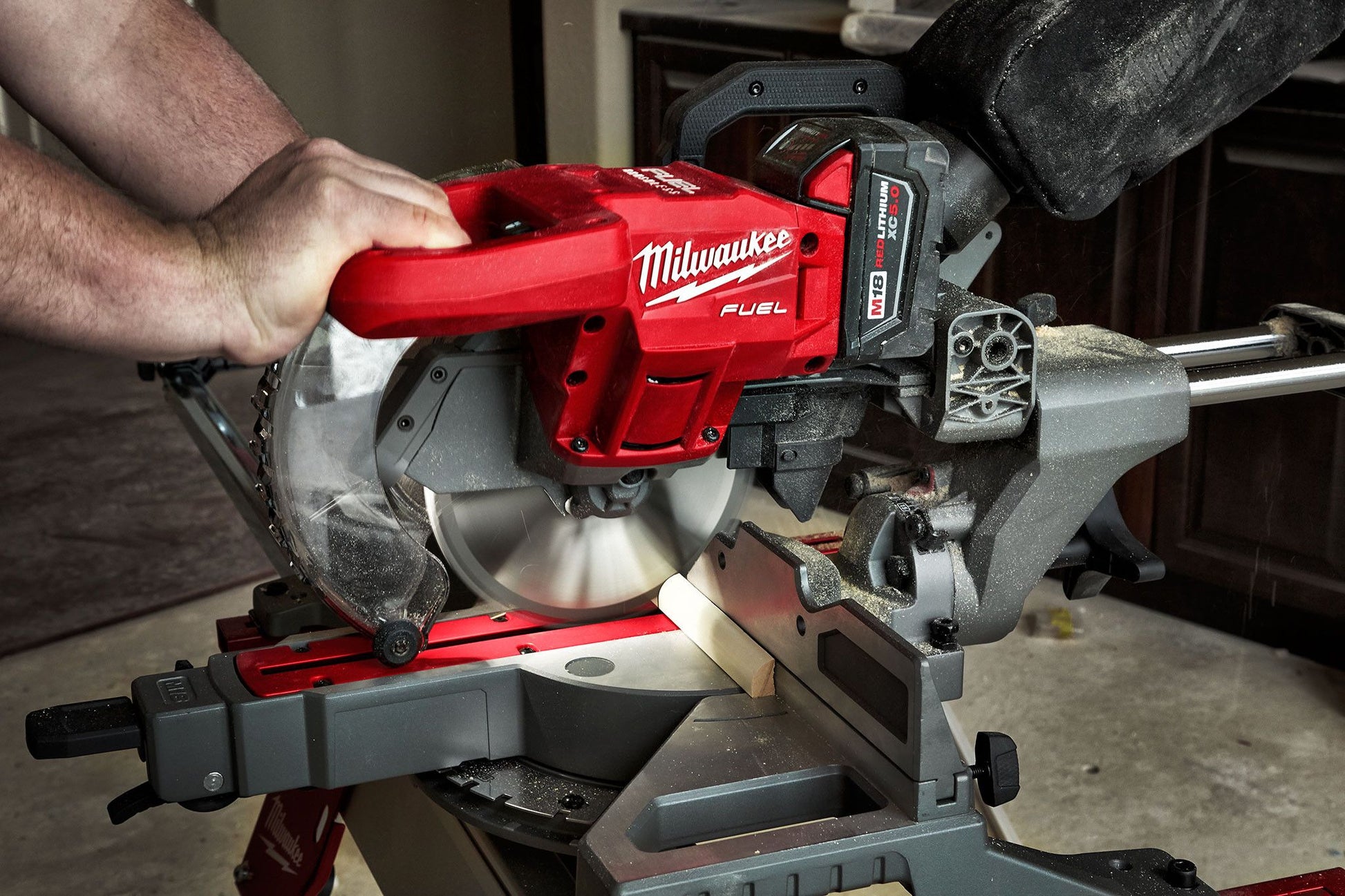 Milwaukee 2733-21, M18 FUEL 7-1/4" Dual Bevel Sliding Compound Miter Saw Kit (5.0 Ah)