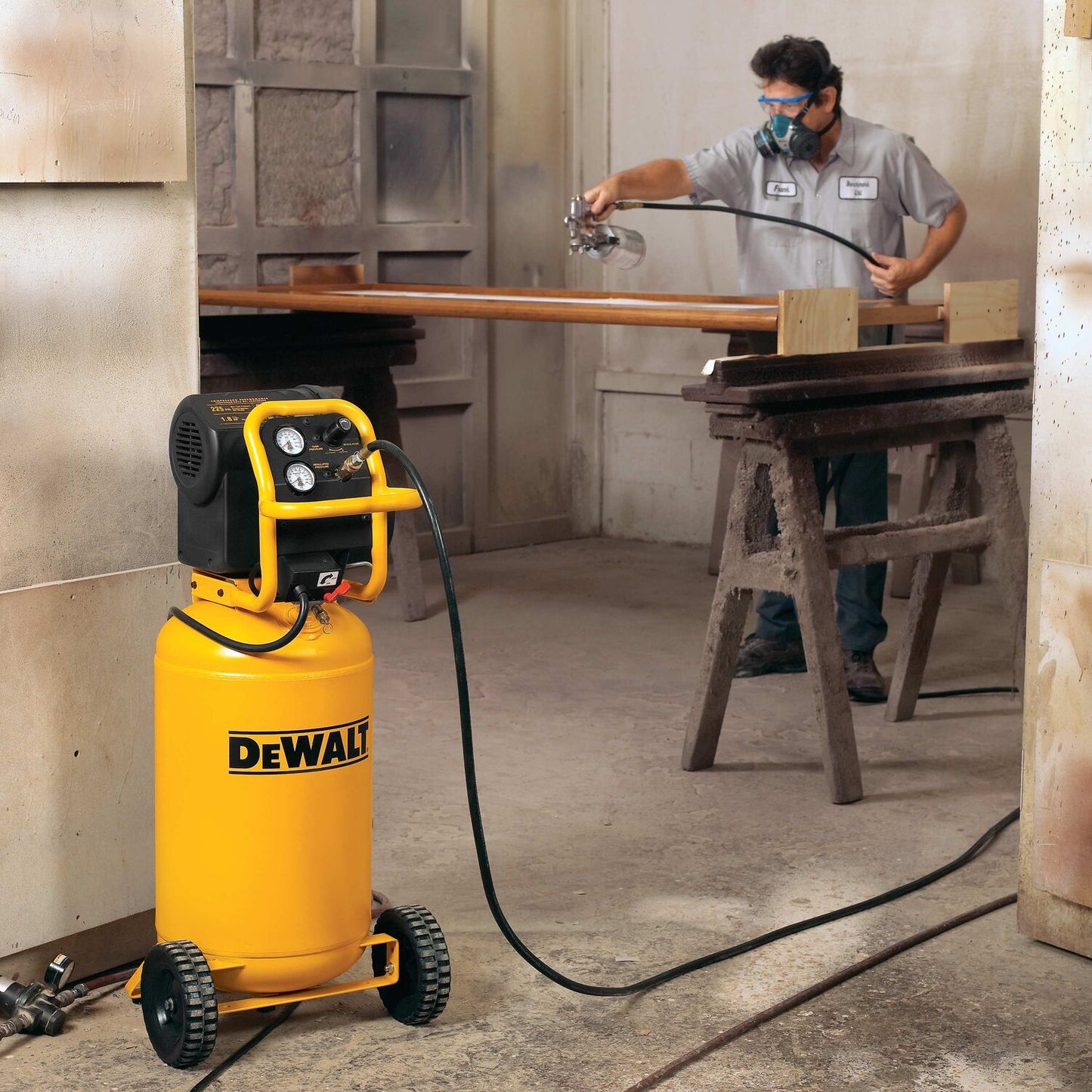 DEWALT D55168, 1.6 HP Continuous - 200 PSI - 15 Gallon Workshop Compressor