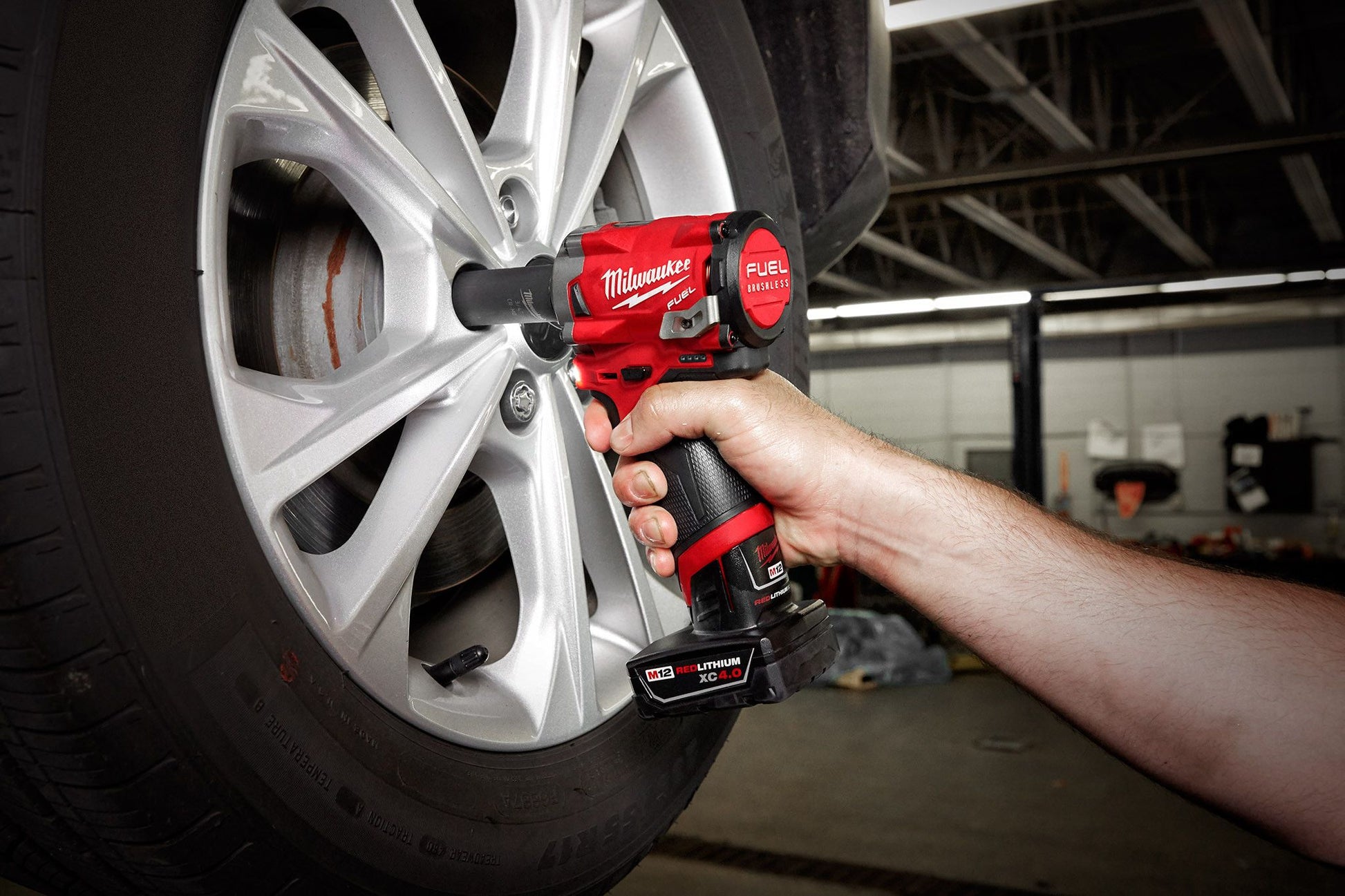 Milwaukee 2555-22, M12 FUEL 1/2" Stubby Impact Wrench Kit