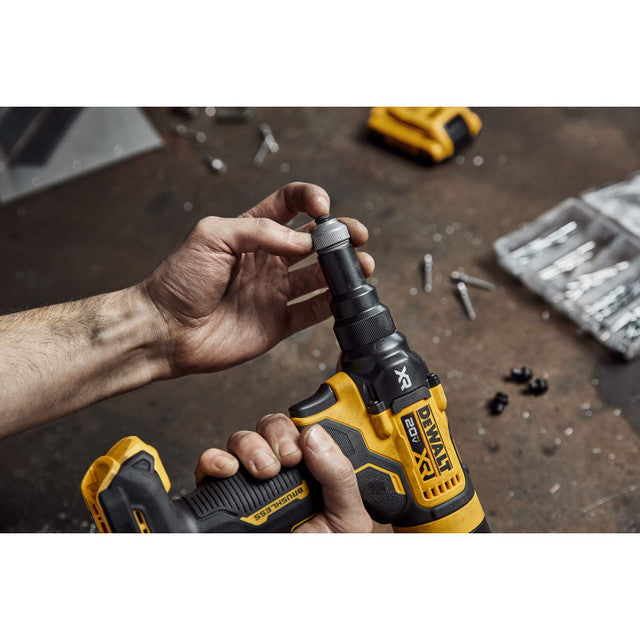 DEWALT DCF403D1, 20V MAX* XR® Brushless Cordless 3/16" Rivet Tool Kit