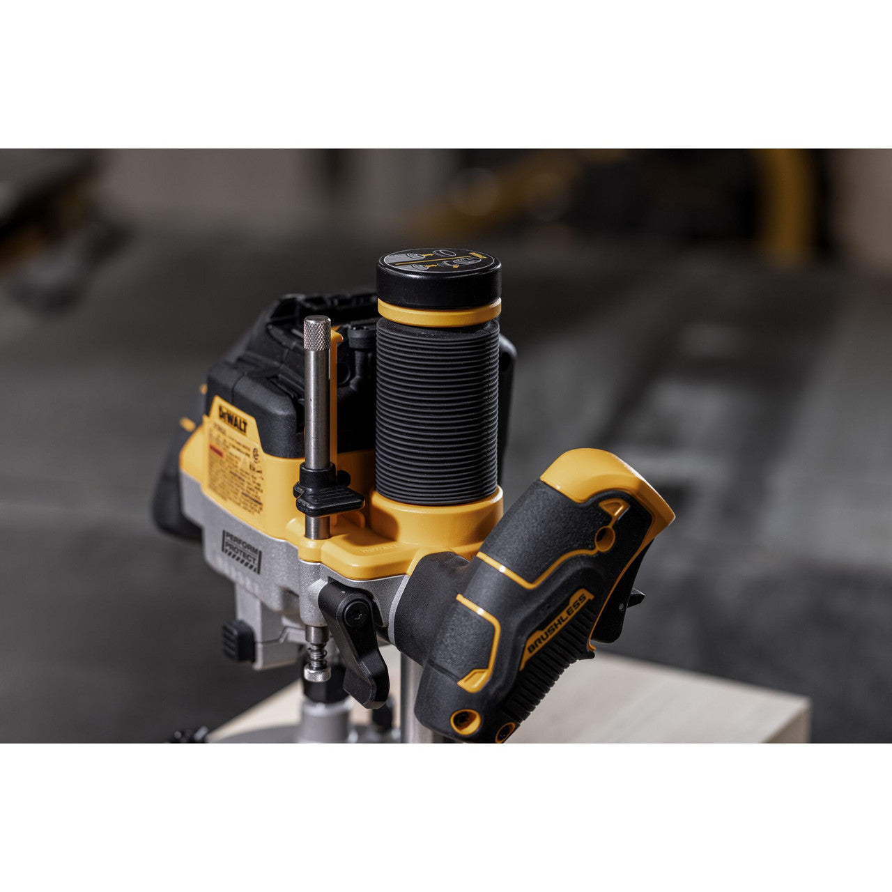 DEWALT DCW620B, 20V MAX XR 2-1/4in Peak HP Plunge Router (Bare Tool)