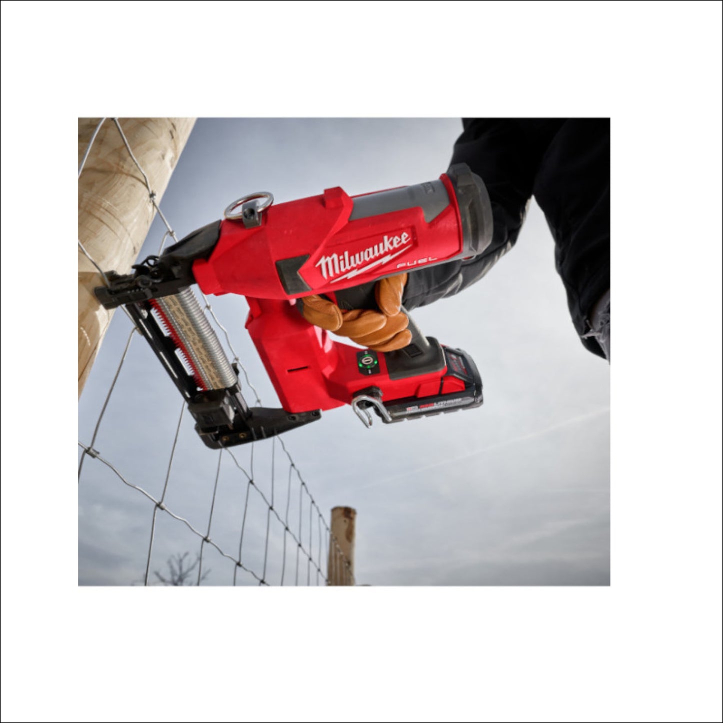 Milwaukee 2843-20, M18 FUEL UTILITY FENCING STAPLER