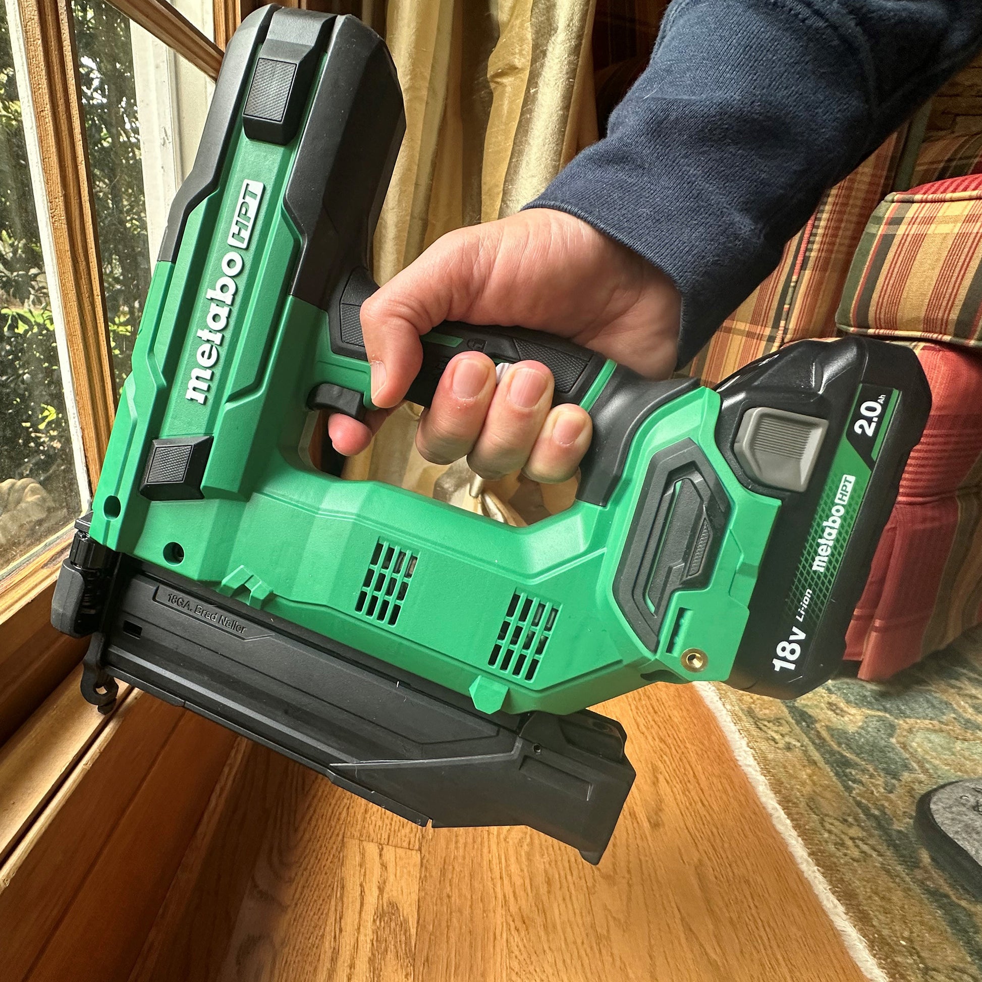 Metabo HPT NT1850DGM, 18V MULTIVOLT™ 18 GAUGE COMPACT BRAD NAILER (1 x 2.0Ah)