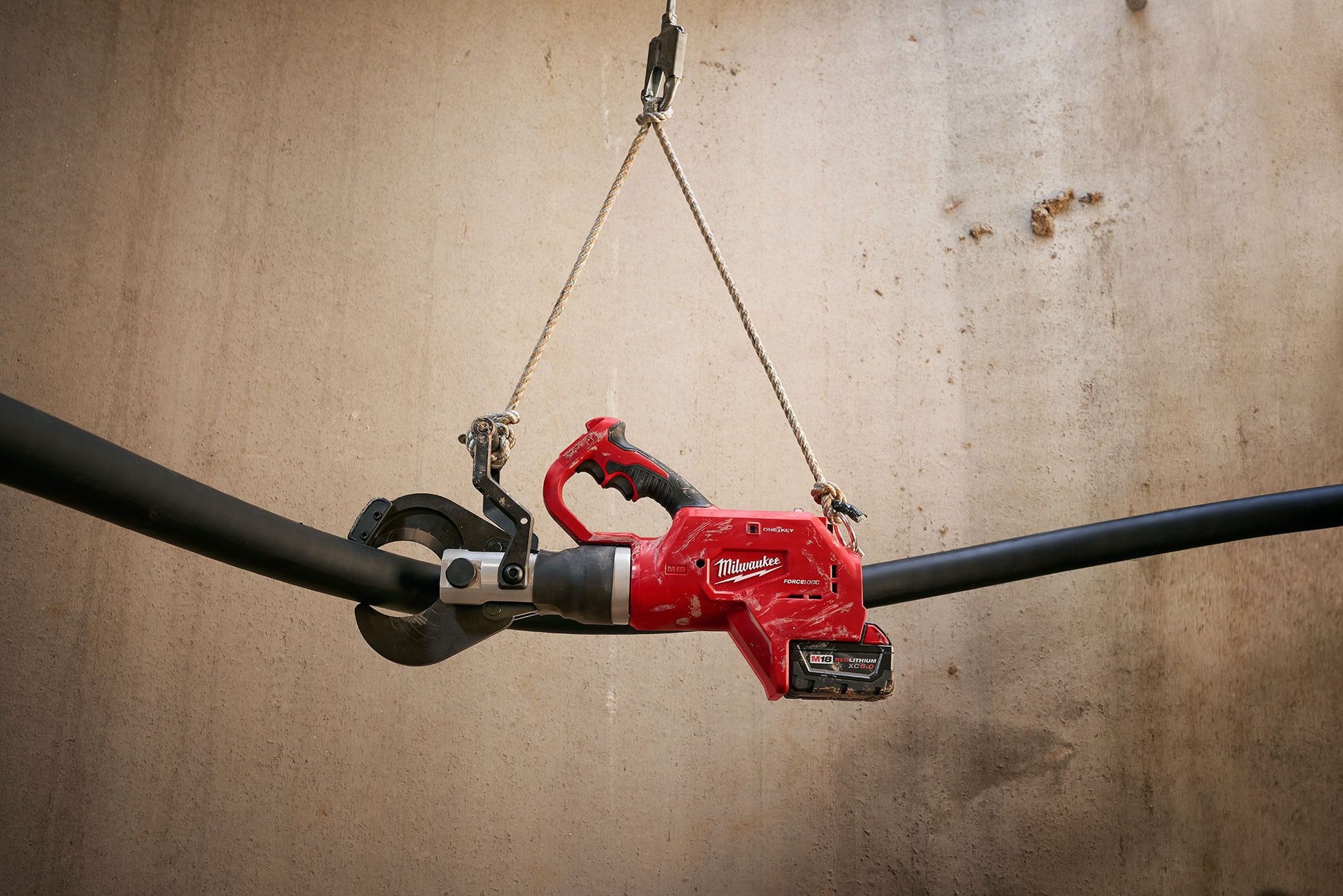 Milwaukee 2776R-21, M18™ FORCE LOGIC™ 3” Underground Cable Cutter w/ Wireless remote