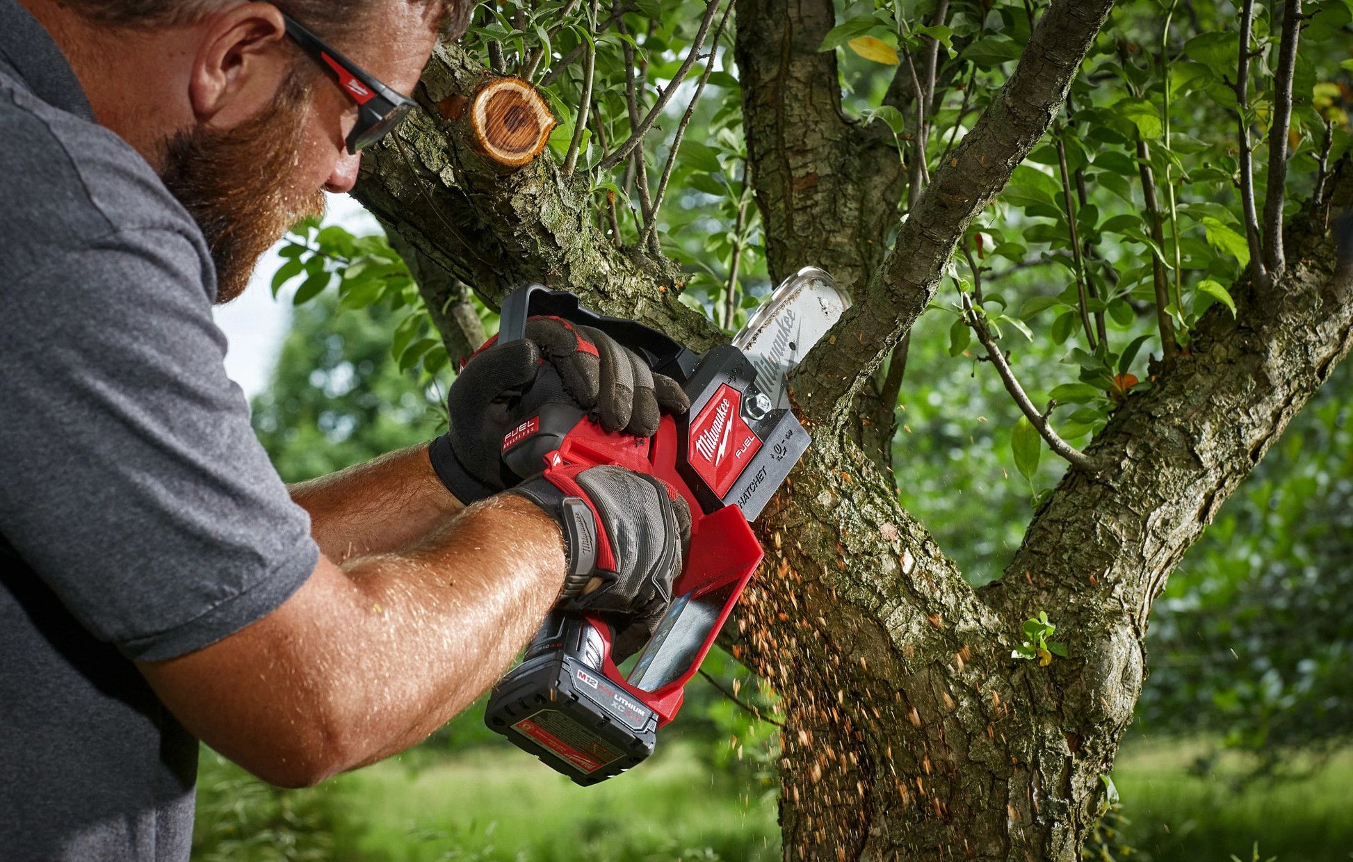 Milwaukee 2527-20, M12 FUEL HATCHET Pruning Saw (Tool Only)