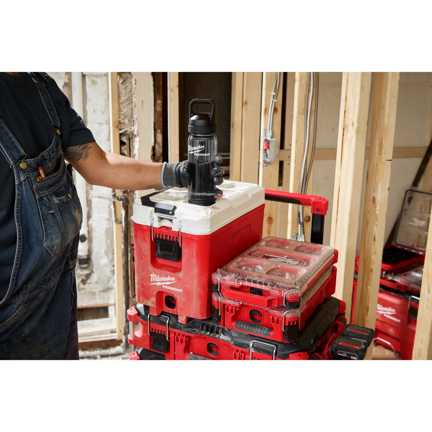 Milwaukee 48-22-8371B, PACKOUT™ 25oz Bottle with Chug Lid (Black)