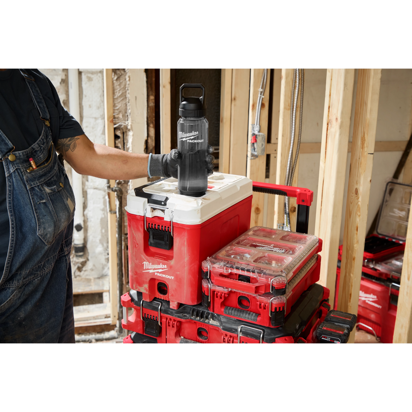 Milwaukee 48-22-8372B, PACKOUT™ 34oz Bottle with Chug Lid (Black)