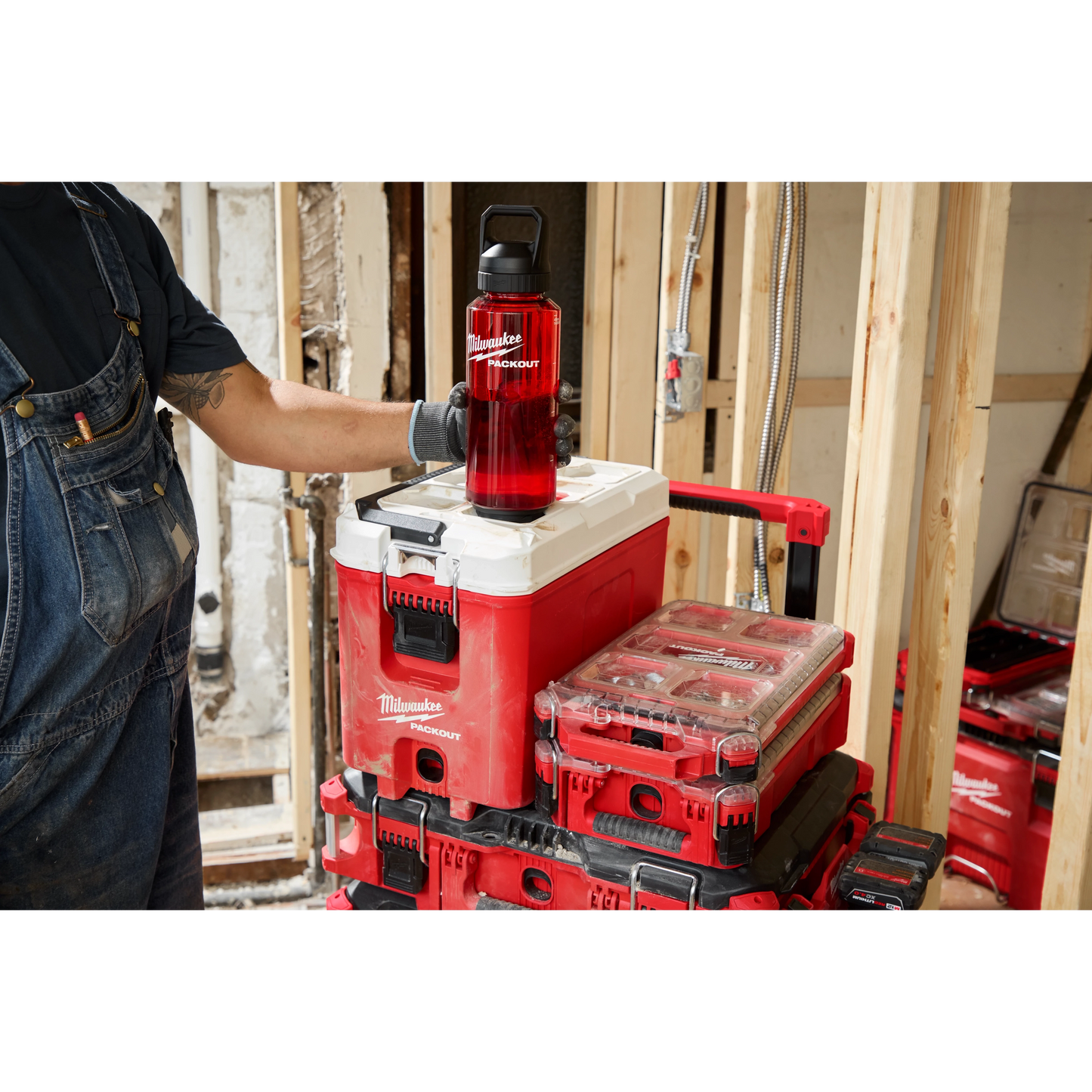 Milwaukee 48-22-8373R, PACKOUT™ 48oz Bottle with Chug Lid (Red)