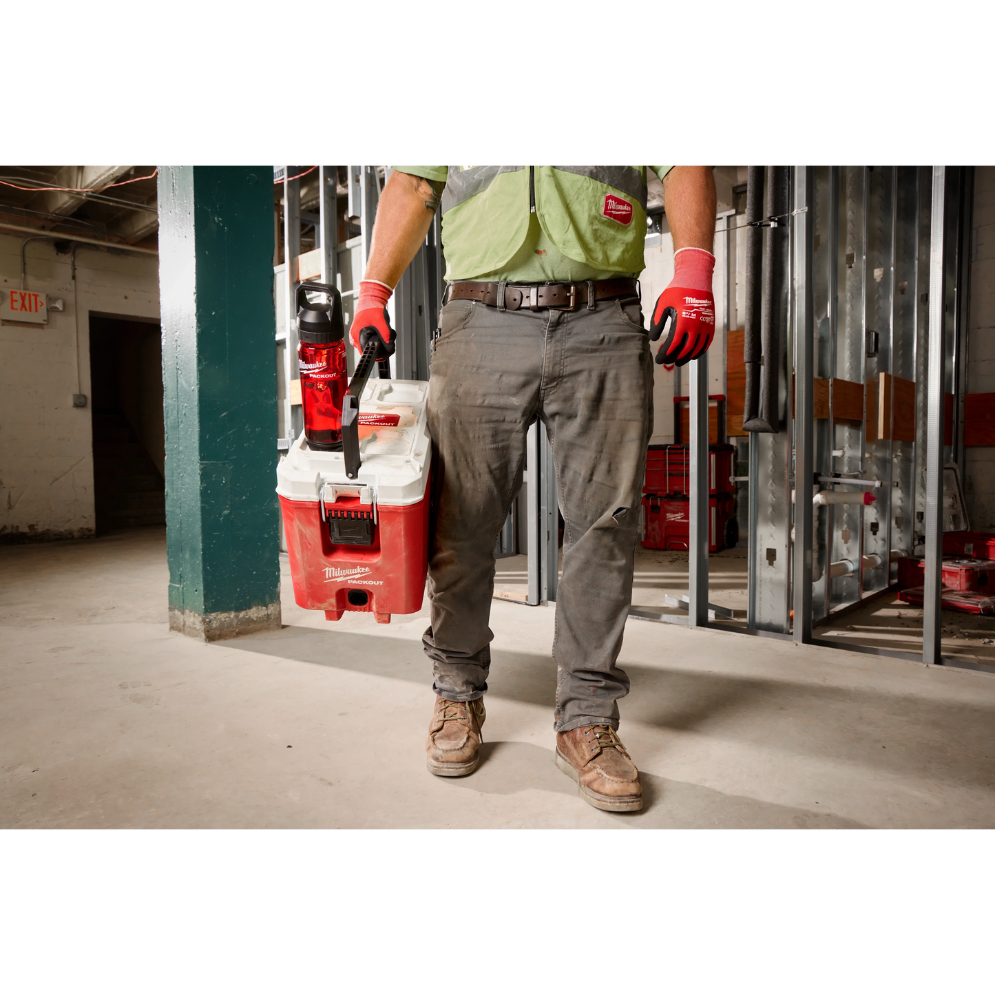 Milwaukee 48-22-8371R, PACKOUT™ 25oz Bottle with Chug Lid (Red)