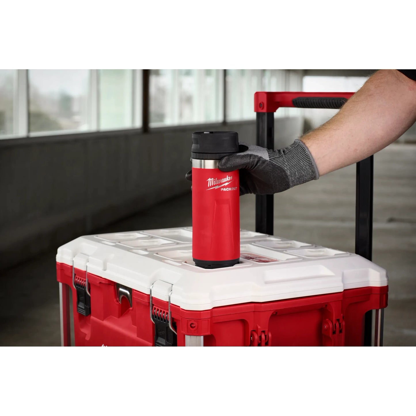 Milwaukee 48-22-8395R, PACKOUT™ 18oz Insulated Bottle with Sip Lid (Red)