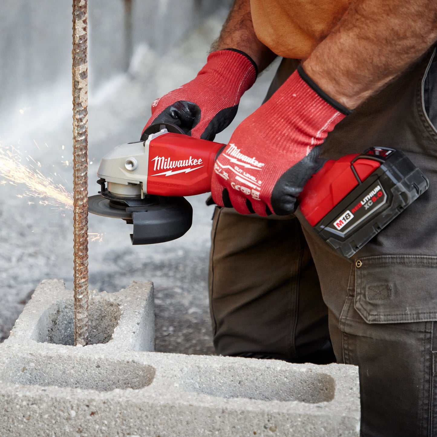 Milwaukee 2686-20, M18™ Brushless 4-1/2" / 5" Cut-Off Grinder, Paddle Switch