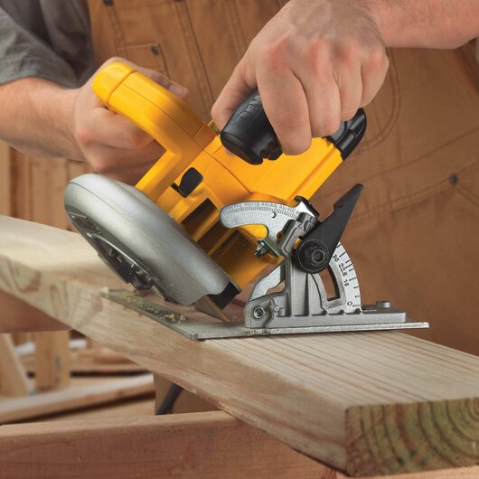 DEWALT DWE575, 7 1/4'' Lightweight Circular saw