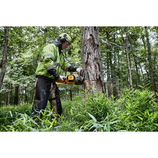 DEWALT DCCS677Z1, FLEXVOLT™ 60V MAX* BRUSHLESS 20" CHAINSAW KIT (15AH)