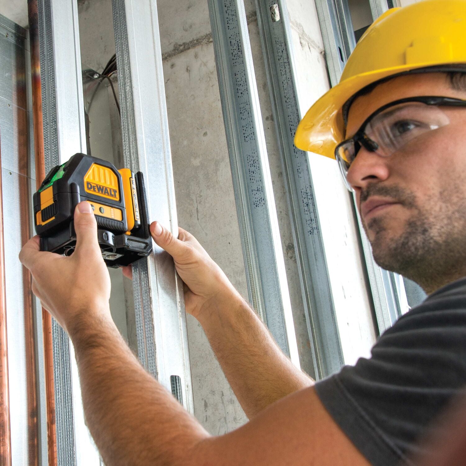 DEWALT DW088LG, 12V MAX Green Cross Line Laser