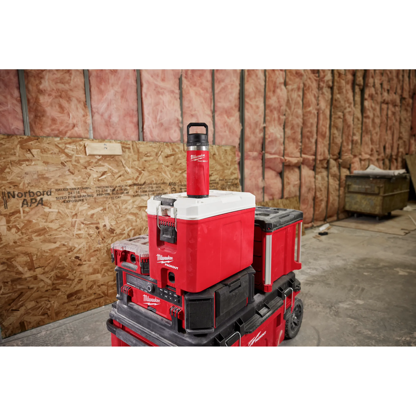 Milwaukee 48-22-8397R, PACKOUT™ 36oz Insulated Bottle with Chug Lid Red