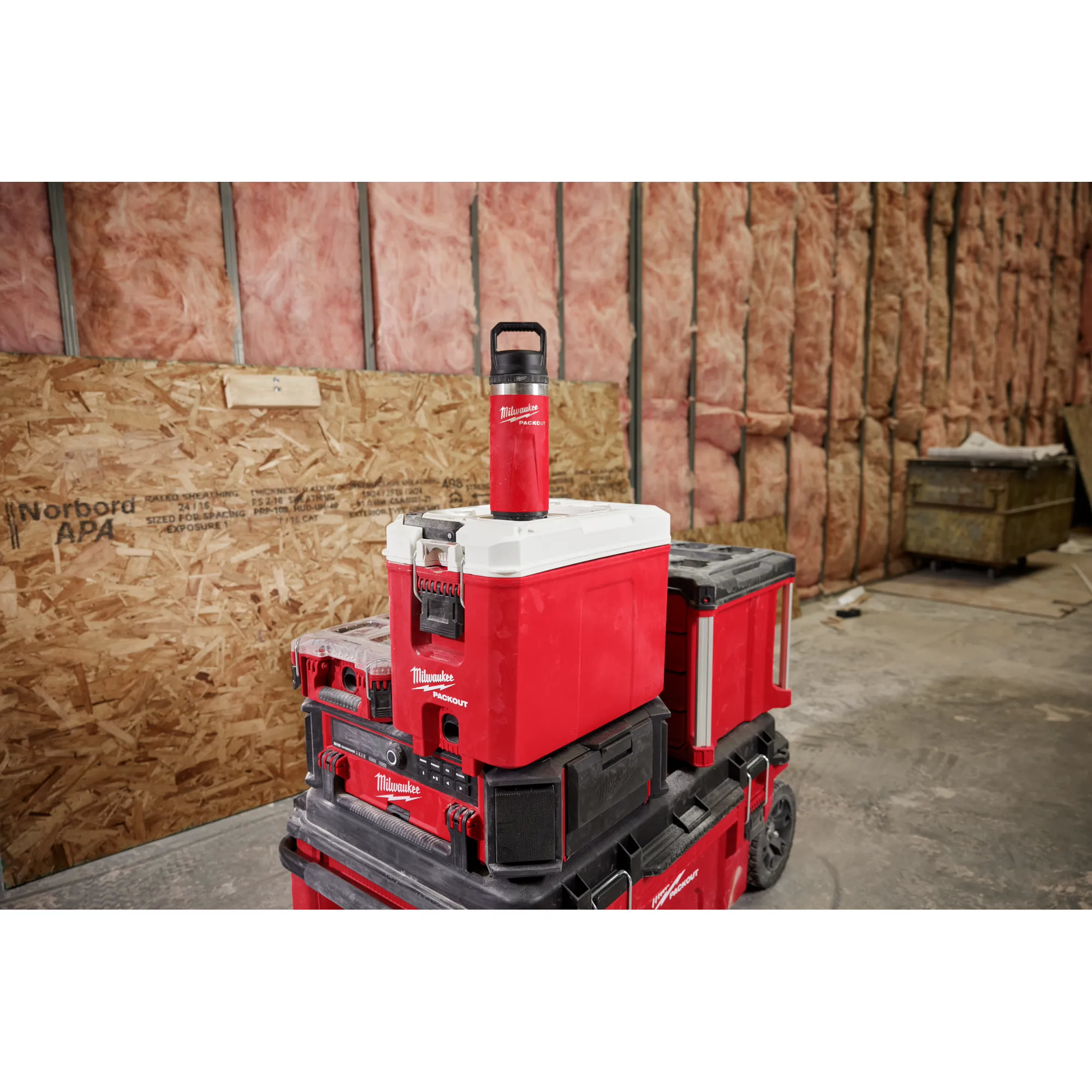 Milwaukee 48-22-8397R, PACKOUT™ 36oz Insulated Bottle with Chug Lid Red