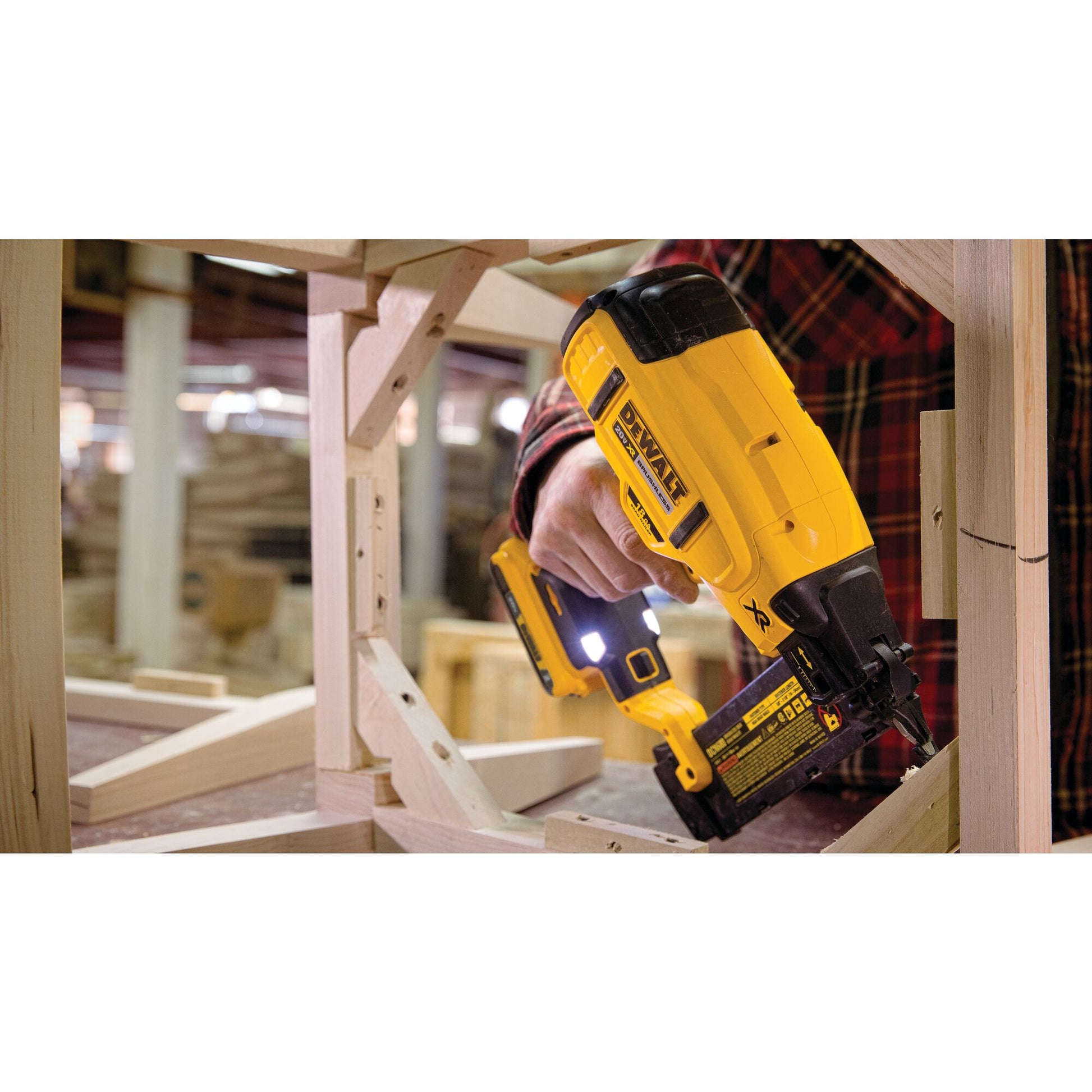 DEWALT DCN680D1, 20V MAX XR 18 Ga Cordless Brad Nailer Kit