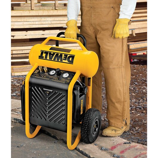 DEWALT D55146, 1.6 HP Continuous, 200 PSI, 4.5 Gallon Compressor