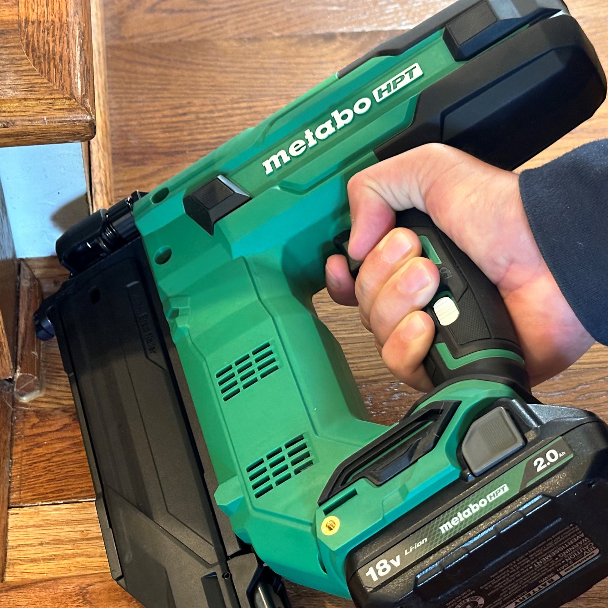 Metabo HPT NT1850DGM, 18V MULTIVOLT™ 18 GAUGE COMPACT BRAD NAILER (1 x 2.0Ah)