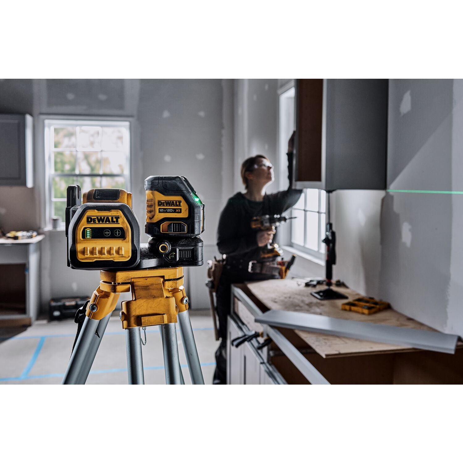 DEWALT DCLE34020GB, 20V MAX Cross Line Green Laser (Tool Only)